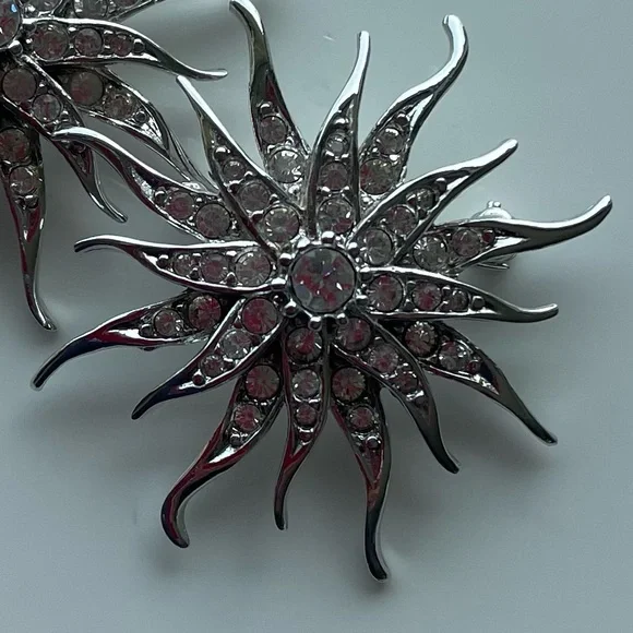 2 VINTAGE Silver-plated 1.5” Brooches | Set of 2 - Picture 5 of 11